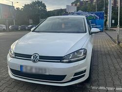 Weiß Gebraucht 2016 VW Golf VII Kleinwagen | 14.500 € (Etwas zu teuer)