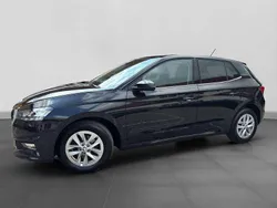 Schwarzmagic perleffekt Gebraucht 2023 Skoda Fabia Style Kleinwagen | 20.990 € (Fairer Preis)