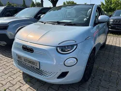 Himmel blau) (blau Gebraucht 2023 Fiat 500e La Prima Cabrio | 29.900 € (Teuer)