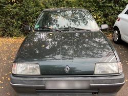Grün Gebraucht 1990 Renault R9 Limousine | 2.499 €