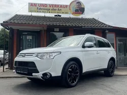 Weiß Gebraucht 2015 Mitsubishi Outlander Diamant Edition SUV | 8.190 € (Guter Preis)