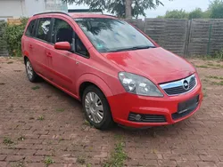 Rot Gebraucht 2007 Opel Zafira Van / Kleinbus | 3.500 € (Etwas zu teuer)