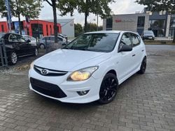 Weiss Gebraucht 2011 Hyundai i30 Classic Kleinwagen | 1.990 € (Guter Preis)