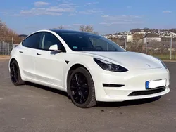 Weiß Gebraucht 2021 Tesla Model 3 Standard Range Plus Limousine | 23.700 € (Guter Preis)