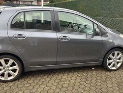 Grau Gebraucht 2010 Toyota Yaris Kleinwagen | 1.500 €