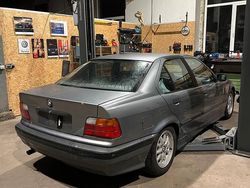 Grau Gebraucht 1991 BMW 318 Limousine | 1.800 €