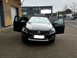 Schwarz Gebraucht 2018 Volvo V60 CC Pro Kombi | 17.500 € (Guter Preis)