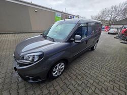 Grau Gebraucht 2022 Fiat Doblò Van / Kleinbus | 14.500 € (Guter Preis)