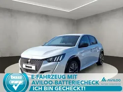Perlmutt weiß Gebraucht 2022 Peugeot e-208 GT Kleinwagen | 17.990 € (Fairer Preis)