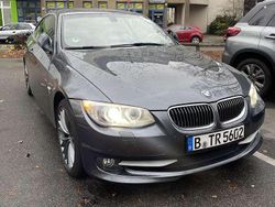 Grau Gebraucht 2011 BMW 320 Coupé | 13.000 €