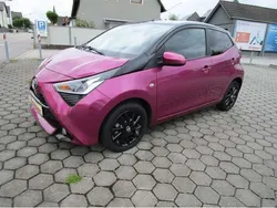 Magentamet. Gebraucht 2018 Toyota Aygo X-cite Kleinwagen | 8.990 € (Guter Preis)