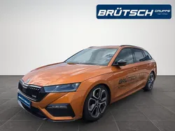 Phoenixorange metallic Gebraucht 2023 Skoda Octavia RS Kombi | 39.780 € (Teuer)