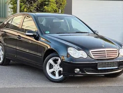 Obsidianschwarz Gebraucht 2006 Mercedes C220 Limousine | 6.950 € (Teuer)