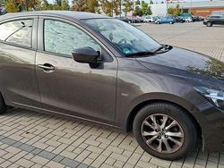 Braun Gebraucht 2015 Mazda 2 Exclusive-Line Limousine | 9.999 € (Etwas zu teuer)