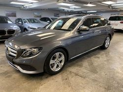 Grau Gebraucht 2016 Mercedes E220 Avantgarde Kombi | 18.650 € (Fairer Preis)