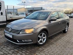 Braun Gebraucht 2011 VW Passat Comfortline Limousine | 6.900 € (Fairer Preis)