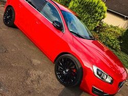 Rot Gebraucht 2014 Volvo V60 Kombi | 8.500 € (Fairer Preis)