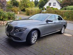 Grau Gebraucht 2016 Mercedes E200 Avantgarde Limousine | 24.300 € (Fairer Preis)