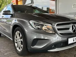 Grau Gebraucht 2014 Mercedes GLA200 SUV | 14.600 € (Fairer Preis)