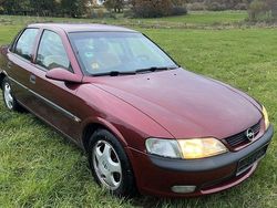 Rot Gebraucht 1998 Opel Vectra Limousine | 999 € (Superpreis)