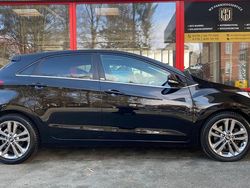 Schwarz Gebraucht 2016 Hyundai i30 Passion Limousine | 11.950 € (Etwas zu teuer)