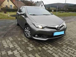 Grau Gebraucht 2017 Toyota Auris Edition-S Kombi | 11.900 € (Guter Preis)