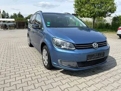 Blau Gebraucht 2010 VW Touran Comfortline Van / Kleinbus | 3.590 € (Fairer Preis)