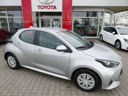Shimmering silver metallic Gebraucht 2022 Toyota Yaris Comfort Kleinwagen | 14.930 € (Fairer Preis)