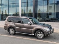 Braun Gebraucht 2015 Mitsubishi Pajero Diamant Edition SUV | 22.999 € (Guter Preis)