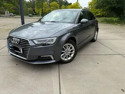 Grau Gebraucht 2018 Audi A3 Sportback e-tron Business Limousine | 17.750 € (Guter Preis)