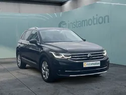 Schwarz Gebraucht 2023 VW Tiguan Elegance SUV | 36.050 € (Fairer Preis)