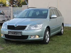 Grün Gebraucht 2011 Skoda Octavia Family Kombi | 3.999 € (Guter Preis)