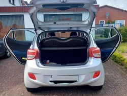 Silber Gebraucht 2016 Hyundai i10 Style Kleinwagen | 5.800 €