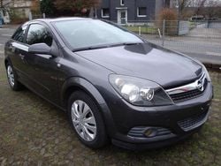 Grau Gebraucht 2009 Opel Astra GTC Edition Limousine | 4.900 € (Etwas zu teuer)