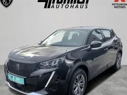 Onyx schwarz Gebraucht 2020 Peugeot e-2008 Active SUV | 17.990 € (Fairer Preis)