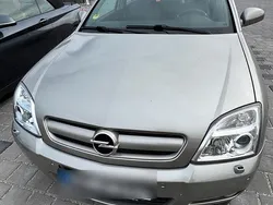 Grau Gebraucht 2004 Opel Vectra Limousine | 1.700 € (Guter Preis)