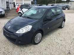 Grau Gebraucht 2012 Renault Clio IV Limousine | 4.900 € (Etwas zu teuer)