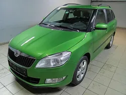 Rallyegrün metallic Gebraucht 2013 Skoda Fabia Family Kombi | 4.900 € (Guter Preis)