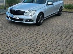Silber Gebraucht 2011 Mercedes 200 Kleinwagen | 3.800 €