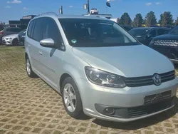 Silber Gebraucht 2010 VW Touran Highline Van / Kleinbus | 5.199 € (Fairer Preis)