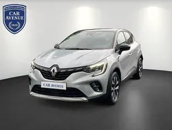 Silber (zweifarbig: highlandgrau und blackpear) Gebraucht 2023 Renault Captur Techno SUV | 20.985 € (Fairer Preis)