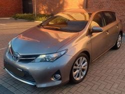 Grau Gebraucht 2015 Toyota Auris Hybrid Limousine | 9.990 € (Guter Preis)