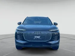 Manhattangrau metallic Neu 2025 Audi Q6 e-tron Sport SUV | 69.820 € (Etwas zu teuer)