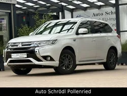 Weiß Gebraucht 2017 Mitsubishi Outlander P-HEV Plus SUV | 16.980 € (Superpreis)