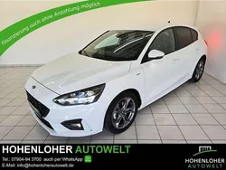 Weiß Gebraucht 2022 Ford Focus ST-Line Limousine | 18.870 € (Fairer Preis)
