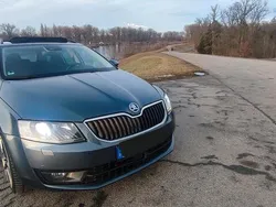 Grau Gebraucht 2016 Skoda Octavia Kombi | 8.500 € (Teuer)