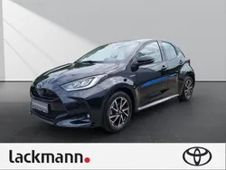 Schwarz Gebraucht 2021 Toyota Yaris Hybrid Club Limousine | 17.990 € (Guter Preis)
