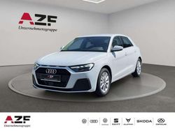 Weiß (gletscherweiß metallic) Neu 2025 Audi A1 Sportback Ambiente Kleinwagen | 31.731 € (Etwas zu teuer)