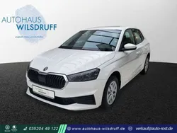 Candy weiß Gebraucht 2023 Skoda Fabia Ambition Limousine | 17.780 € (Guter Preis)