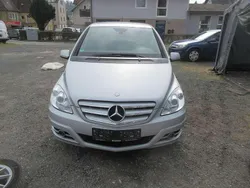 Silber Gebraucht 2011 Mercedes B180 Van / Kleinbus | 4.990 € (Teuer)